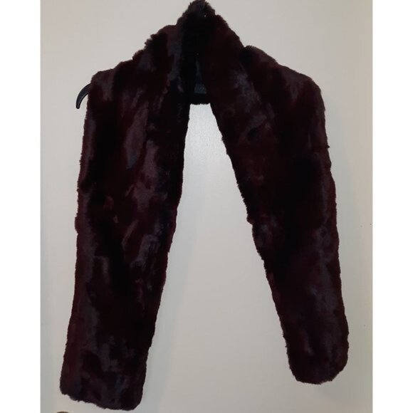 Kenneth Cole Women’s Burgundy Collar Scarf 100% Polyester - Picture 8 of 13